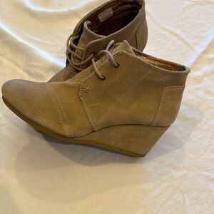 Tom’s camel suede wedges